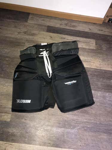 *Like New* Black Senior Large Vaughn Velocity VE8 Pro Hockey Goalie Pants