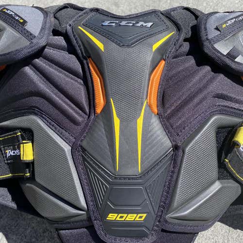 New Medium CCM Tacks 9080 Shoulder Pads
