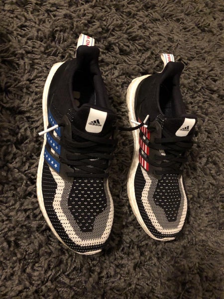Black Men's 9.0 (Women's 10) Adidas Shoes
