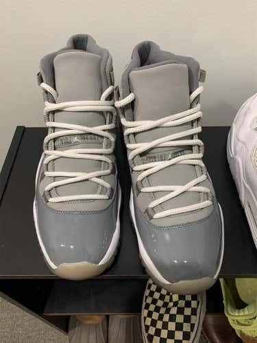 Used Men's 10.5 (W 11.5) Air Jordan Shoes