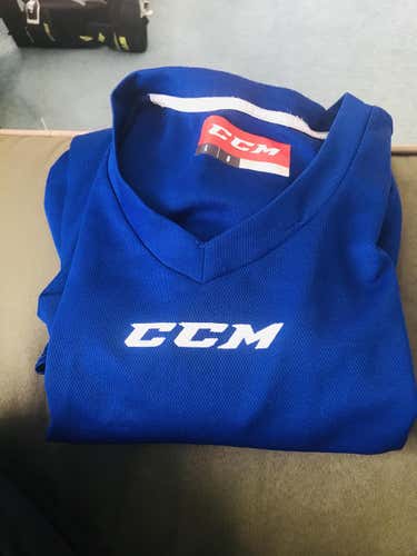 Royal Blue  Adult Unisex Large CCM 5000 Jersey