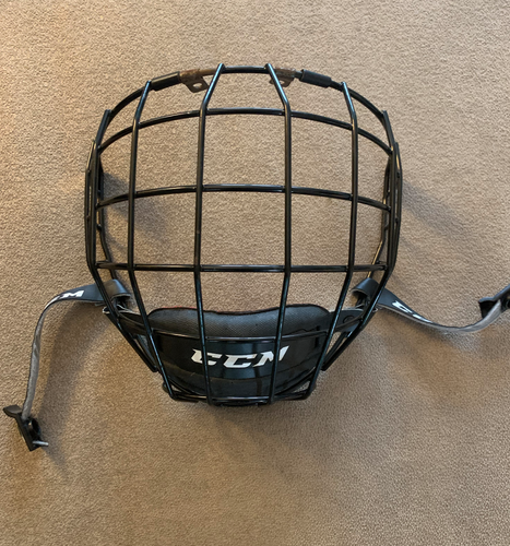 GREAT CONDITION BARELY USED NCAA Team Issued CCM Medium Full Cage