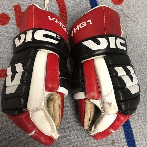 Vintage VIC hockey gloves - original great condition