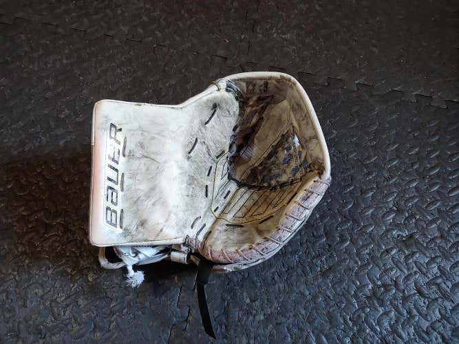 White Senior Bauer Regular Supreme 1S Glove
