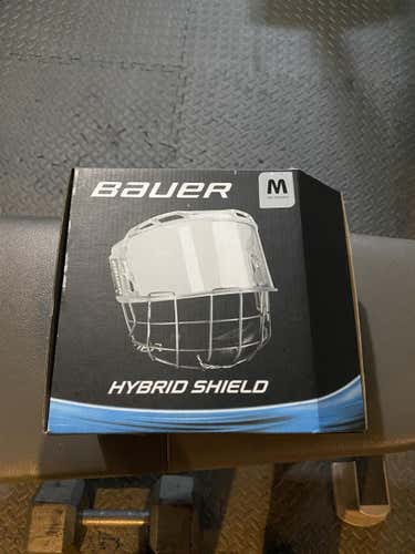 New Medium Bauer Hybrid Shield includes a helmet bag