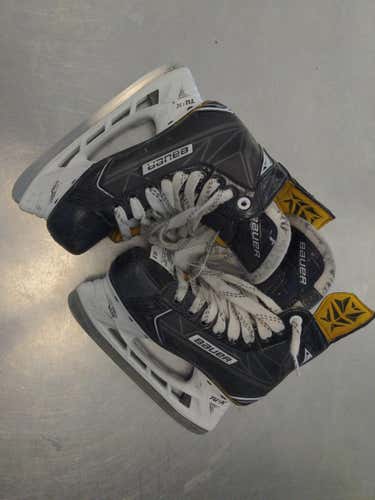 Used Bauer Supreme Ignite Pro Junior 02.5 Ice Skates Ice Hockey Skates
