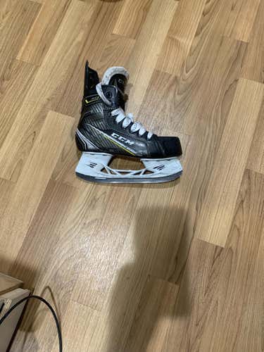 Used Youth CCM Custom AS1 Hockey Skates D&R (Regular) Size 12.5