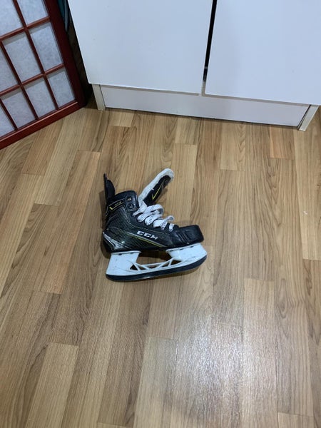 Youth Used CCM Custom AS1 Hockey Skates Size 13.5