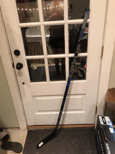 BRAND NEW Right Handed Nexus 8000 Mid  Hockey Stick