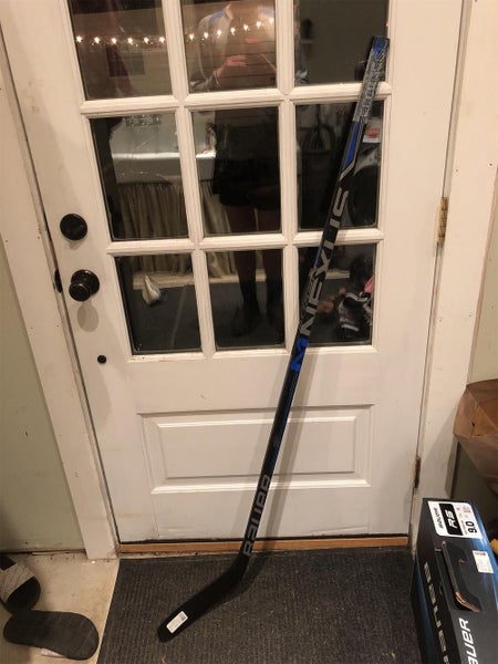 BRAND NEW Right Handed Nexus 8000 Mid Hockey Stick