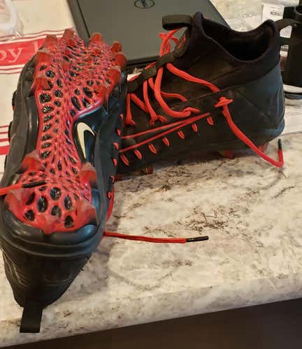 Black Used Adult Men's 8.5 Nike Cleat