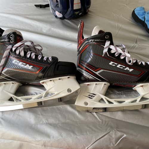 New CCM JetSpeed FT390 EE (Extra Wide) Size 9.5 Hockey Skates