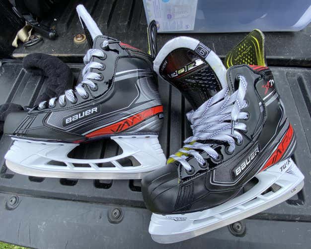Senior New Bauer Hockey Skates Size 9