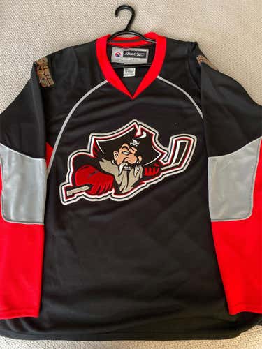 Pirates Men's Large Reebok Jersey