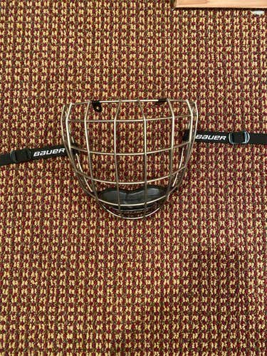 Brand New Never Worn Bauer Re-Akt Hockey Cage Size Medium