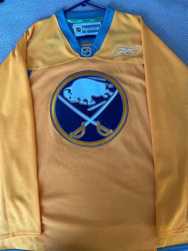 Buffalo Men's Large Reebok Jersey