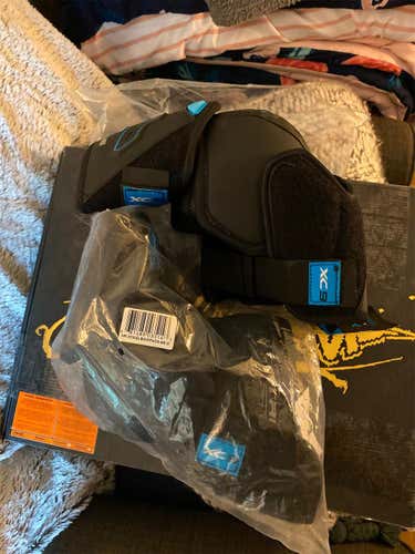 New Medium True Xc9  Elbow Pads