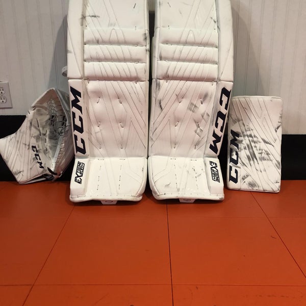 White New 33+2 Extreme Flex 4 Pro Stock Goalie Full Set