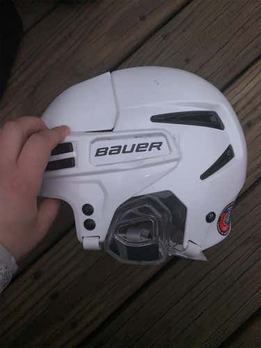 Small Bauer Re-Akt 75 Helmet