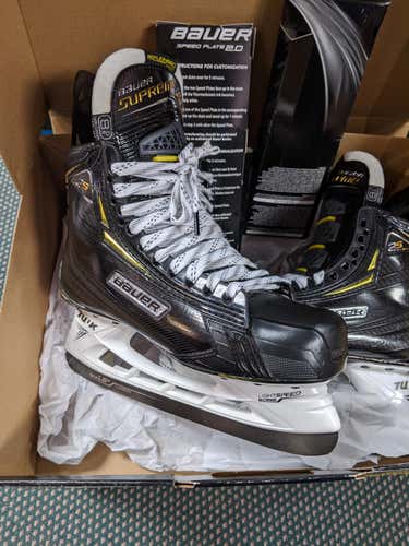 Senior New Bauer Supreme 2S Pro Hockey Skates Size 8.5 D