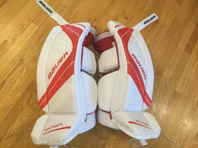 Brand New Intermediate 29" Bauer Vapor X900 Goalie Leg Pads