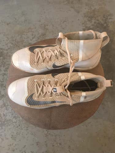 White Men's 12.5 (Women's 13.5) Nike