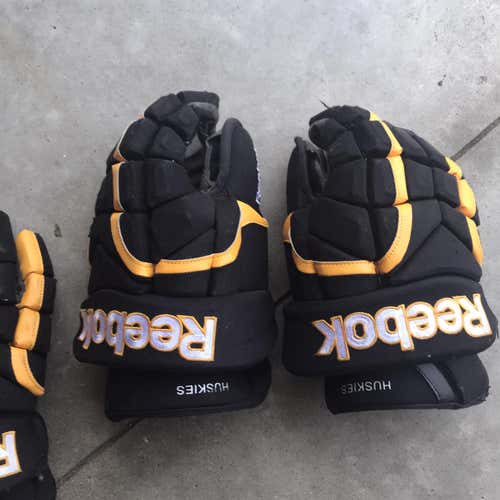 3 Hockey Gloves, Jacket, Jersey