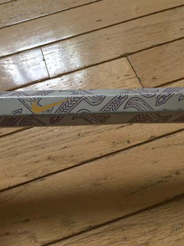 Good Condition Nike Thompson Brothers Shaft