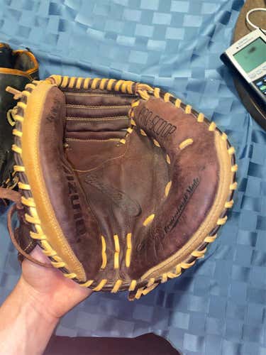 Mizuno Franchise Series 33.5" Catcher's Glove