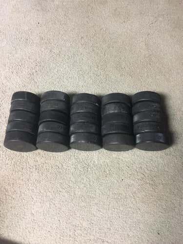 25 Pucks