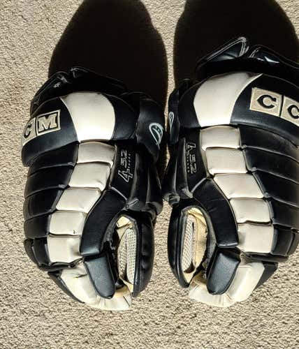 Vintage CCM Tacks 452 Gloves 15"