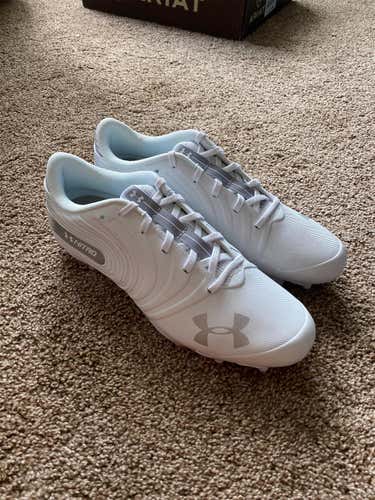 White Men's Molded Cleats Low Cut