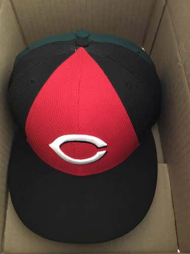 Lot Of 2 New Era MLB Hats 7 1/4