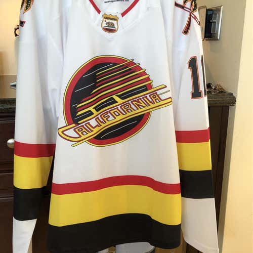 White California Hockey Jersey (retro Canucks)