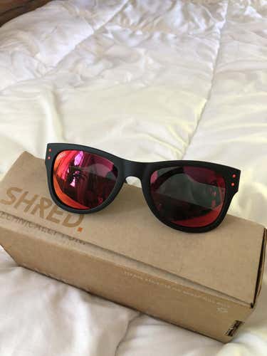 New Adult Unisex One Size Fits All Shred Sunglasses