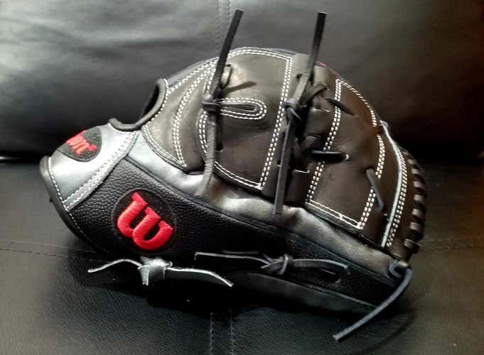NWOT 2020 Wilson A2000 B2 Superskin Black/Gun Metal Pitcher's Glove 12"