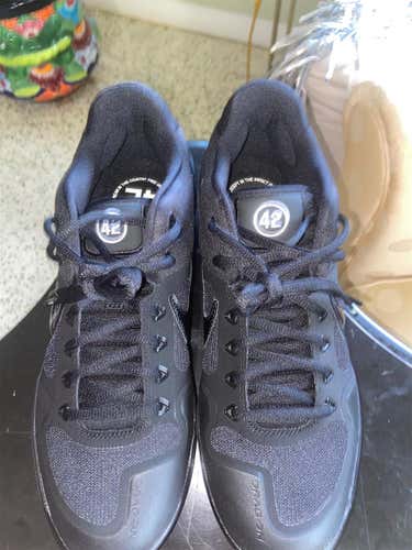 New Men's 10.5 (W 11.5) Nike