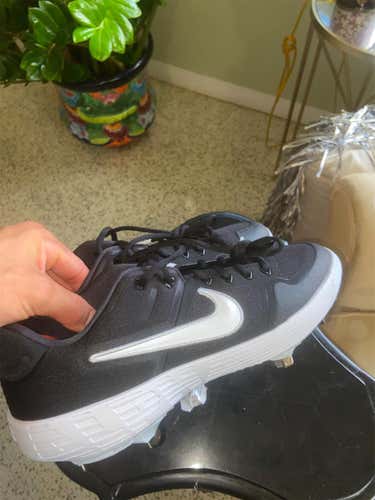 New Men's 10.5 (W 11.5) Nike