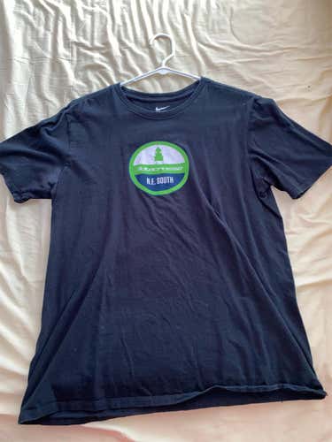 Adult Medium Nike Shirt