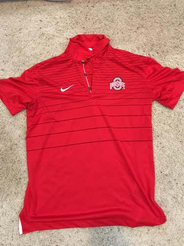 Adult Medium Nike Shirt