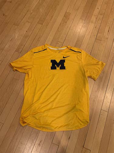 Michigan Yellow Unisex XL Nike Shirt
