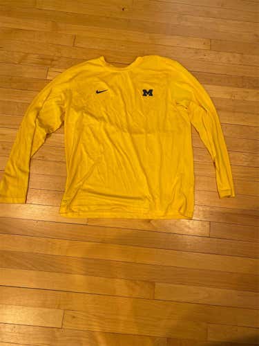 Michigan Yellow Unisex Large Nike Shirt