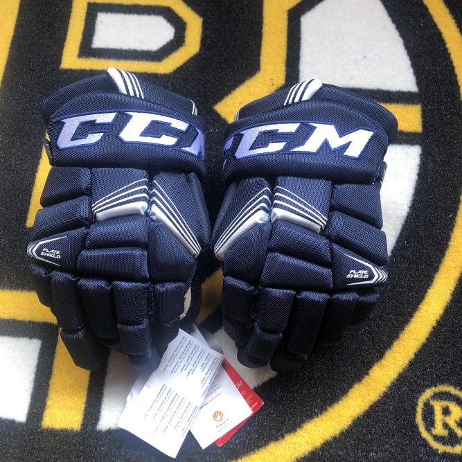 New Junior CCM Tacks 7092 Gloves 11"