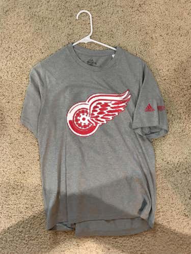 Adult Large Adidas Shirt