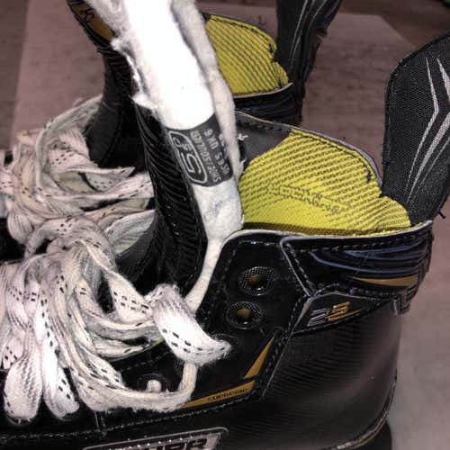 Used Bauer Supreme 2S D&R (Regular) Size 5.5 Hockey Skates