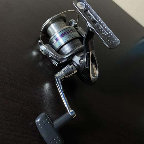 Used Shimano Sienna 2500FD Fishing Reel