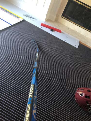New Right Handed Nexus 7000 P88 Curve Hockey Stick