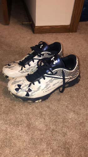 Men’s UA Size 10 Training/turf Shoes