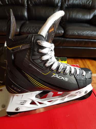 New CCM Tacks Skates Size 4.5