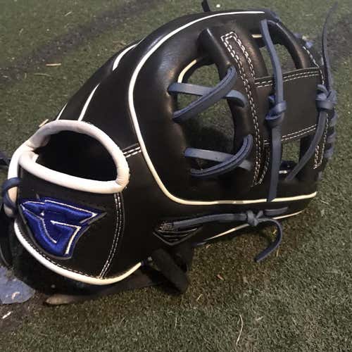 Goin Yard Gloves. Blem Glove. Black New Infield Pro series 11.5" Baseball Glove